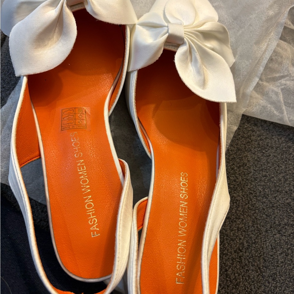 Chic White Satin Bow Heels - Picture 2 of 4